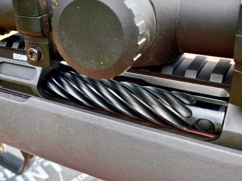 Machined receiver pockets on the skeletonized receiver and fluted bolt