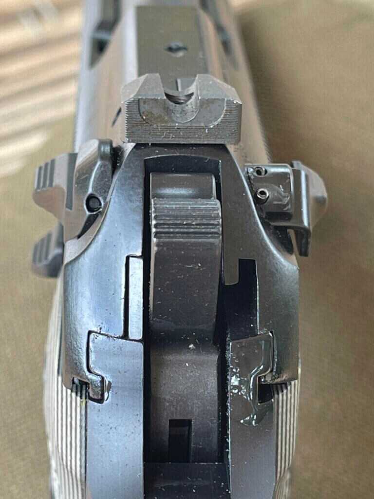 Rear sight with "U" notch