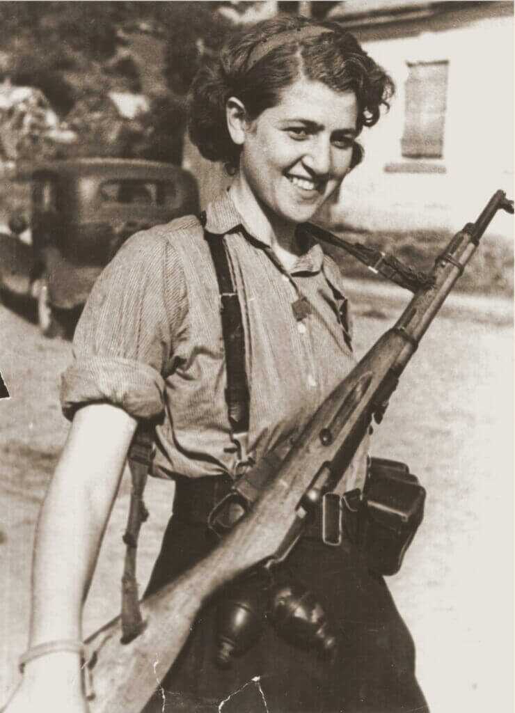 3-Will-Simone Segouin: The Photogenic Partisan of Chartres Sara Ginaite-Rubison