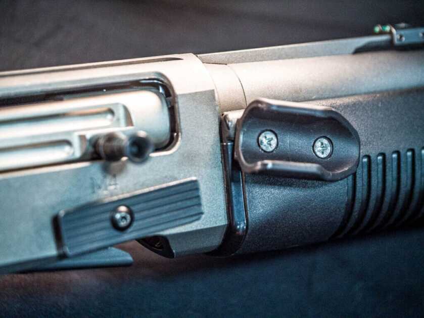 Close up view of the shell holder and bolt release.