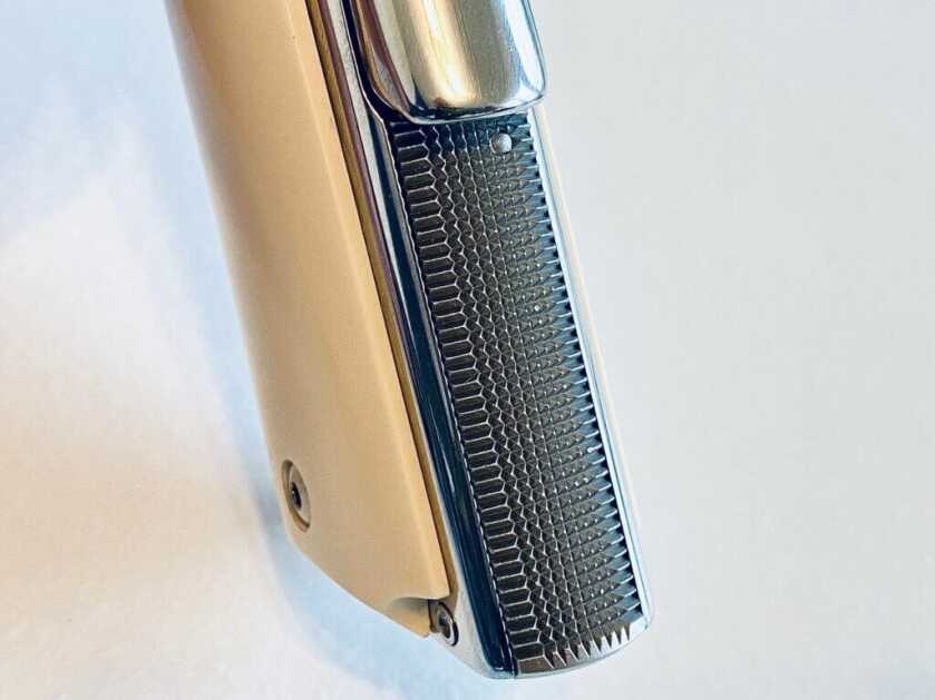 Checkered grip texture on Kimber Stainless II 1911