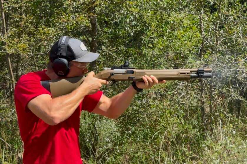 man shooting Beretta 1301 Tactical Mod.2