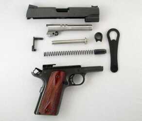 Para 1911 Elite Commander—Gun Review The gun is easily field stripped for cleaning either with the supplied bushing wrench or without. The parts in order are the slide, barrel, slide stop, guide rod, barrel bushing, bushing wrench, recoil spring, recoil spring plug, and receiver assembly.