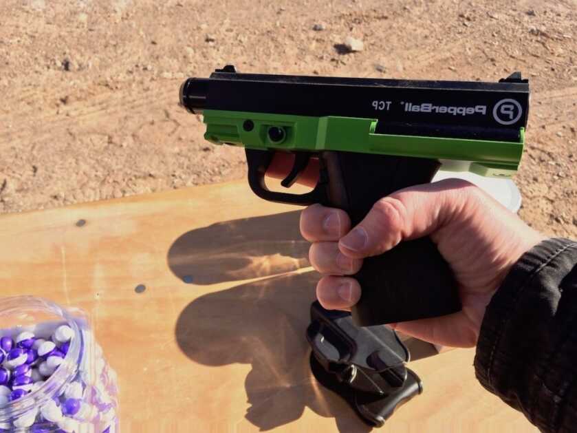 hand holding gun