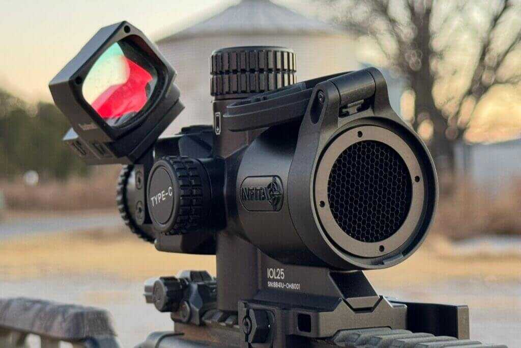 IOL25 kill flash threaded into the objective to reduce front element reflection