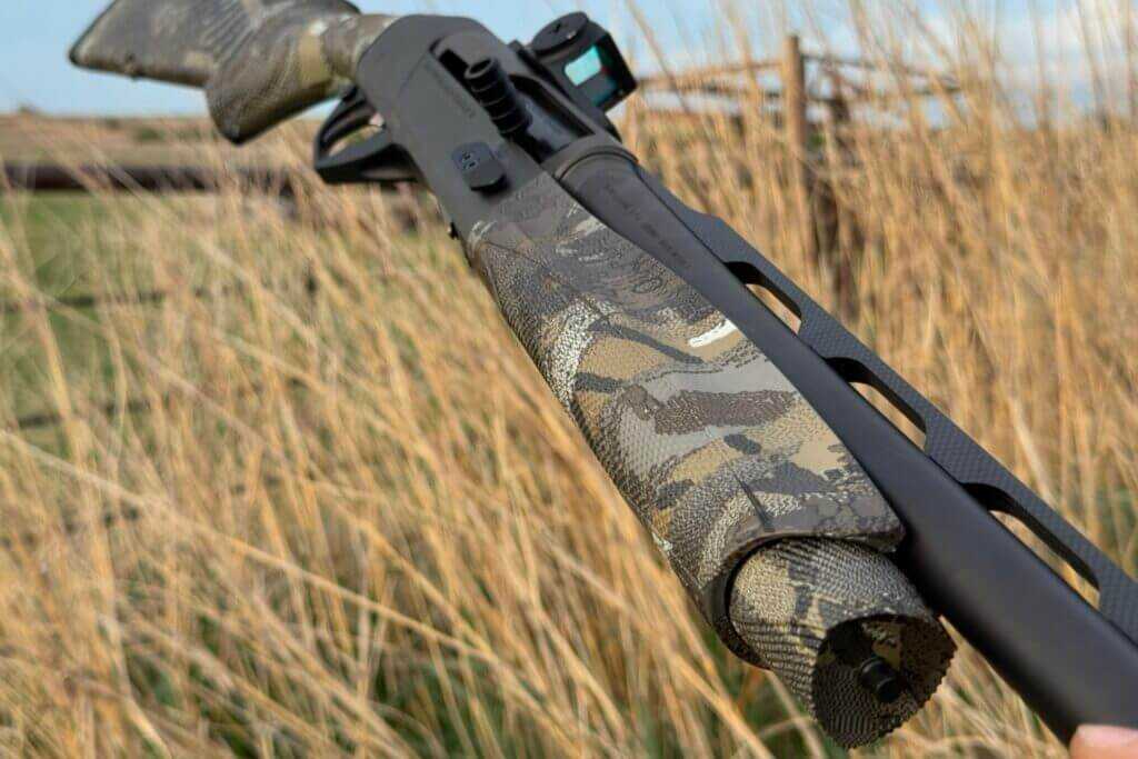 Benelli Super Black Eagle 3 A.I. BE.S.T. forend in camouflage finish for waterfowl hunting