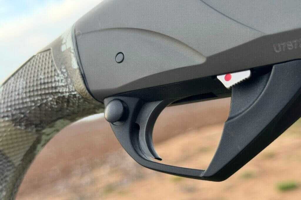 Benelli SBE3 A.I. BE.S.T. curved trigger close-up with 4.5 pound pull weight