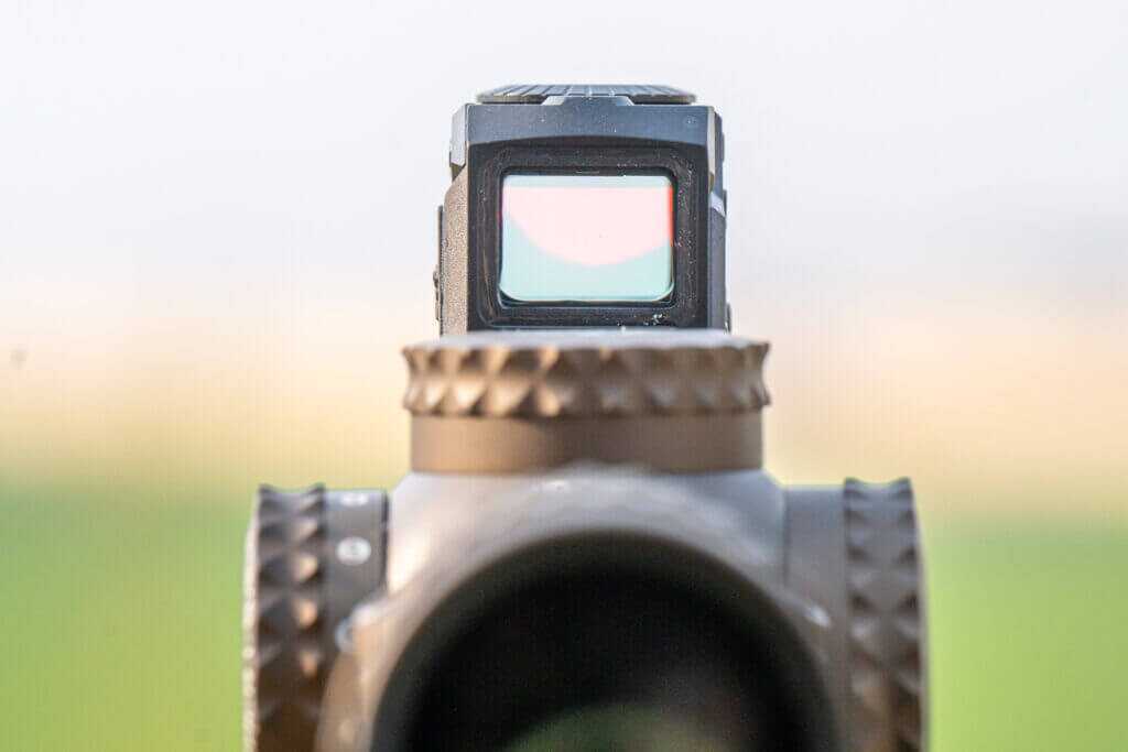 Top-mounted emitter inside the Steiner MPS 2.0 viewing window