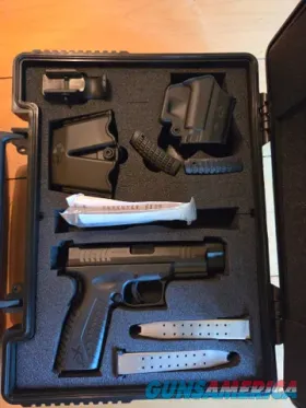 Springfield Armory XD 9mm w/ 2 mags &...