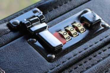 The briefcase does have locks, though they are mostly ornamental. 
