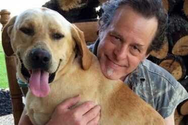 The Nuge, like myself, is a dog lover. (Photo: Twitter) 