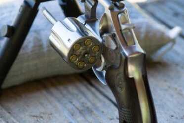 Cylinder capacity is six rounds.