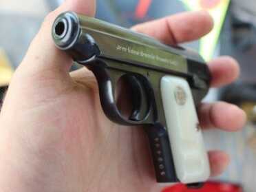 The Used Market: The Pocket .25 Pistola Mouse.