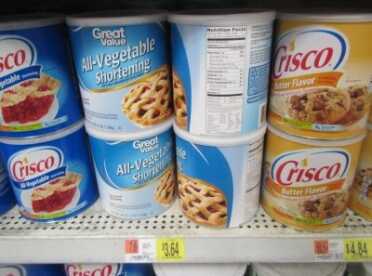 Prepping 101: Survival Food by the Numbers - It's About Calories Silly! Like the other oils, Crisco isn't something you'd eat straight, but it will bring up the calories of other foods and balance your diet. There are 12,430 calories in one of these packages for $3.64. That is 3,414 calories per dollar.
