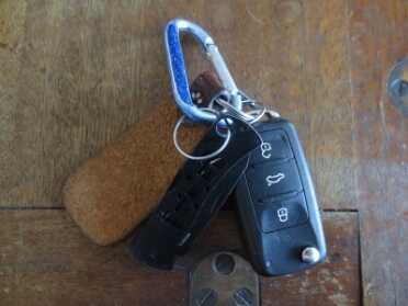 SOG's Micron II: Keychain Knife The SOG Micron II on my keychain. It's heavy enough to notice, but not too heavy where it becomes a pain.