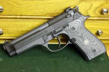 We Shoot the Wilson Combat Beretta 92--SHOT Show 2016 The same gun after the overhaul.