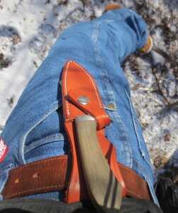 White River Knife & Tool Presents A Perfect Pack Knife: The 'Sendero Classic' A view on the belt. It's light-weight, doesn't drag down your pants at all.