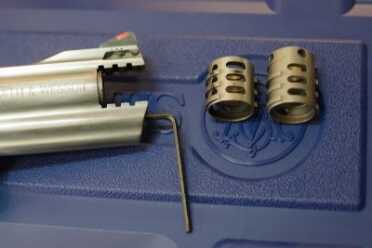 S&W .500 Magnum Gel Tests, Cylinder Gap Blast, Internals & Construction The barrel features an integrated, removable muzzle brake system and comes with two different versions standard.