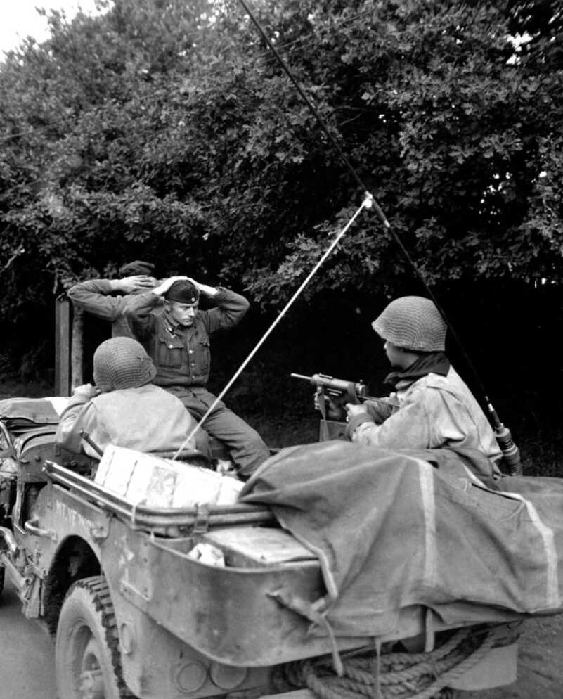 Private Bob Shine and the M3A1 Grease Gun: Desperate, Ugly, Awesome Private Bob Shine and the M3A1 Grease Gun: Desperate, Ugly, Awesome