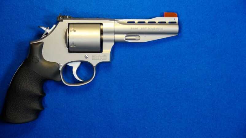 Smith & Wesson Performance Center Model 686 Raises the Bar Again Smith & Wesson Performance Center Model 686 Raises the Bar Again