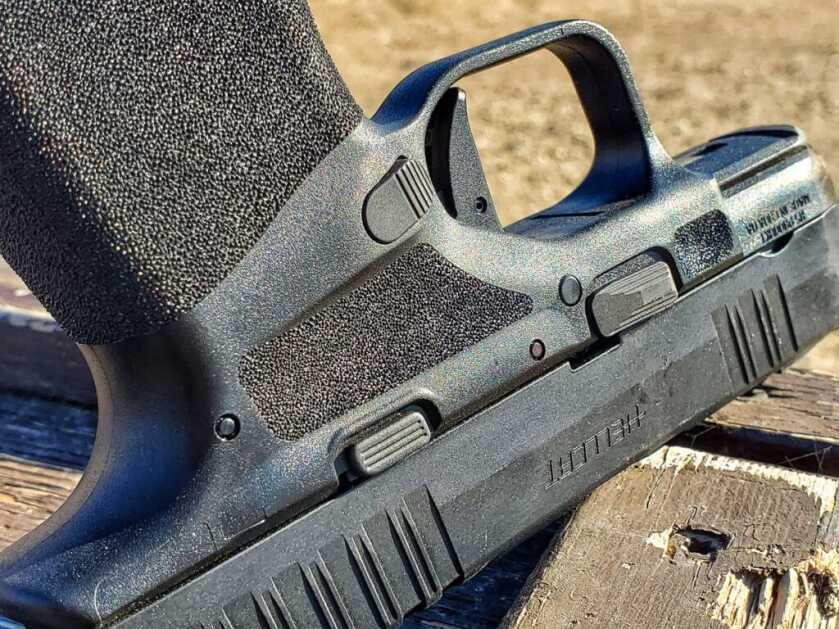 HELLCAT vs. Racegun HELLCAT vs. Racegun