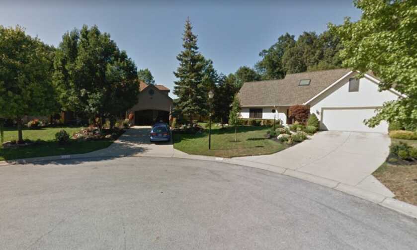 Indiana Homeowner Shoots Through Door at Burglars Pretending to be Christmas Carolers Indiana Homeowner Shoots Through Door at Burglars Pretending to be Christmas Carolers