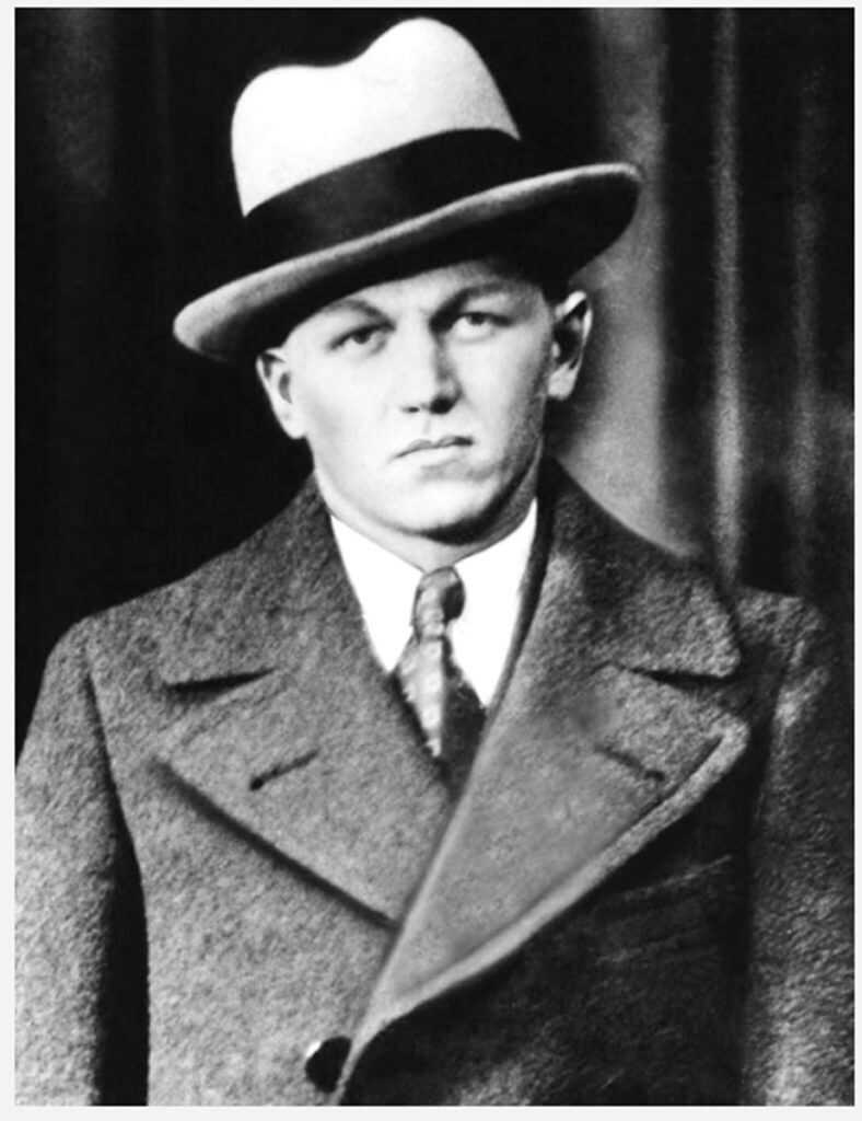 1911 Baby Machine Gun and the Baby Faced Monster: Lester Gillis 1911 Baby Machine Gun and the Baby Faced Monster: Lester Gillis