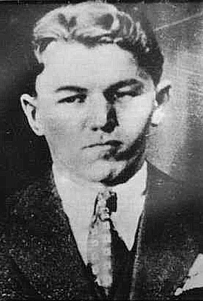 1911 Baby Machine Gun and the Baby Faced Monster: Lester Gillis 1911 Baby Machine Gun and the Baby Faced Monster: Lester Gillis