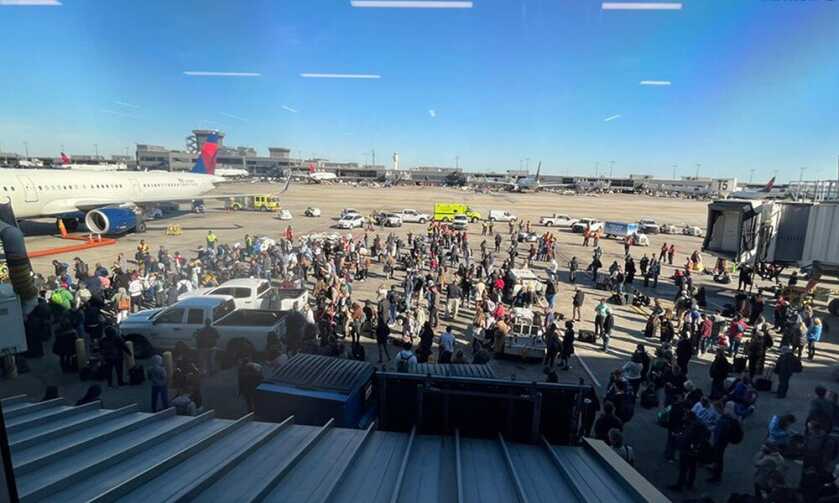 Manhunt Underway for Convicted Felon Who 'Accidentally' Fired His Gun in Atlanta Airport Manhunt Underway for Convicted Felon Who 'Accidentally' Fired His Gun in Atlanta Airport