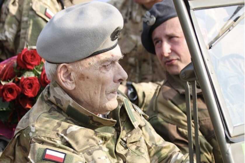 Major Aleksander Tarnawski: The Unkillable Polish Commando Major Aleksander Tarnawski: The Unkillable Polish Commando