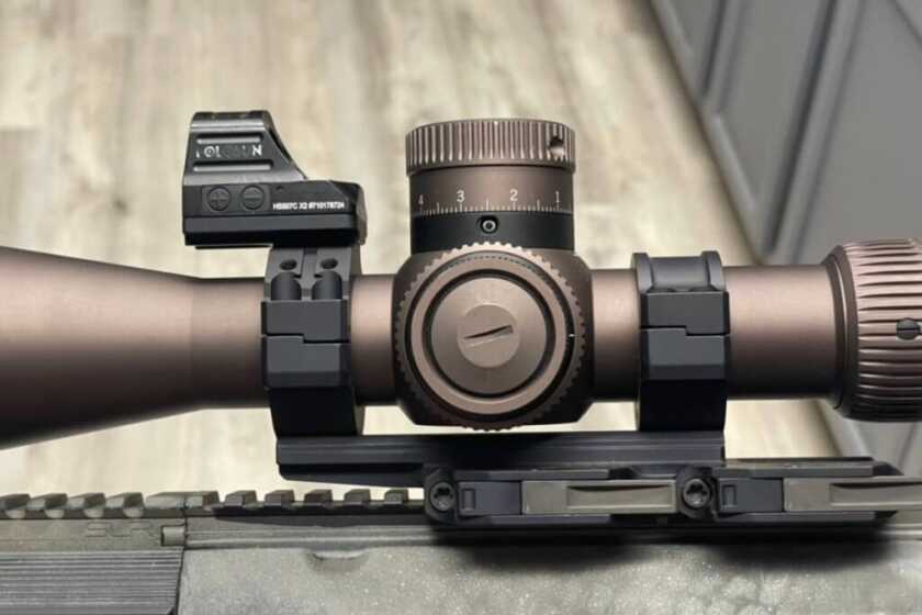 Vortex Razor HD Gen III 6-36x56 FFP Review Vortex Razor HD Gen III 6-36X56 sitting in a BoBro Engineering mount with a high top upper ring and holosun red dot mounted to it