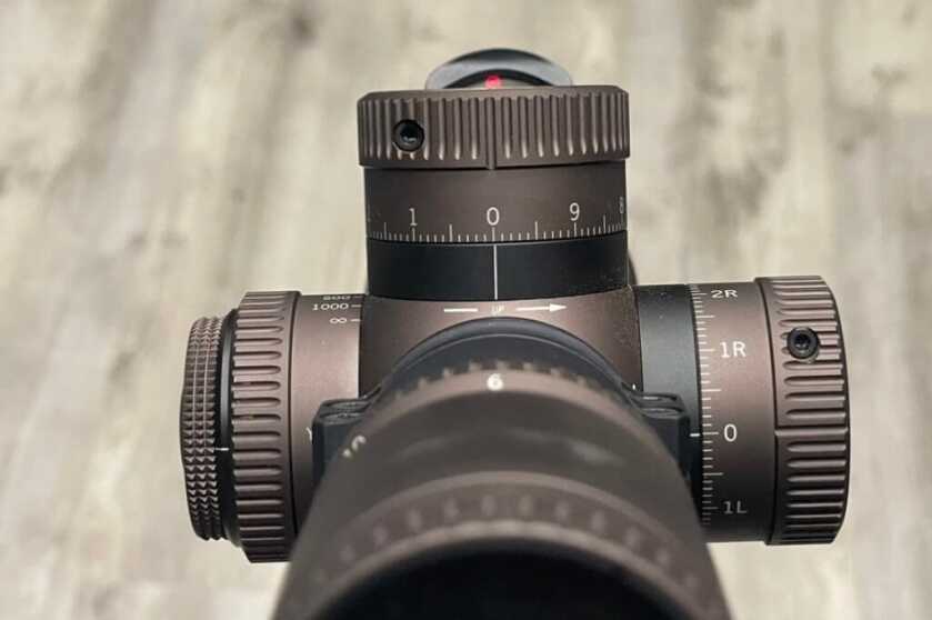 Vortex Razor HD Gen III 6-36x56 FFP Review Vortex Razor HD Gen III 6-36X56 sitting in a BoBro Engineering mount with a high top upper ring and holosun red dot mounted to it