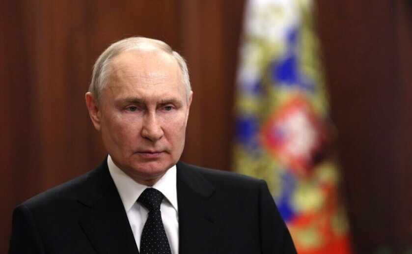 Putin in front of flag