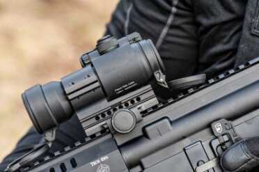 Aimpoint PRO—Advanced Technology and Durability Aimpoint Tension knob with mount and spacer