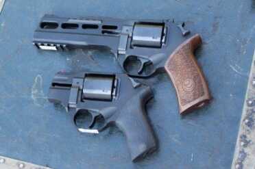 Side by side, the difference in size is easier to appreciate. The frames are the same, it is really only the barrel length that is different.