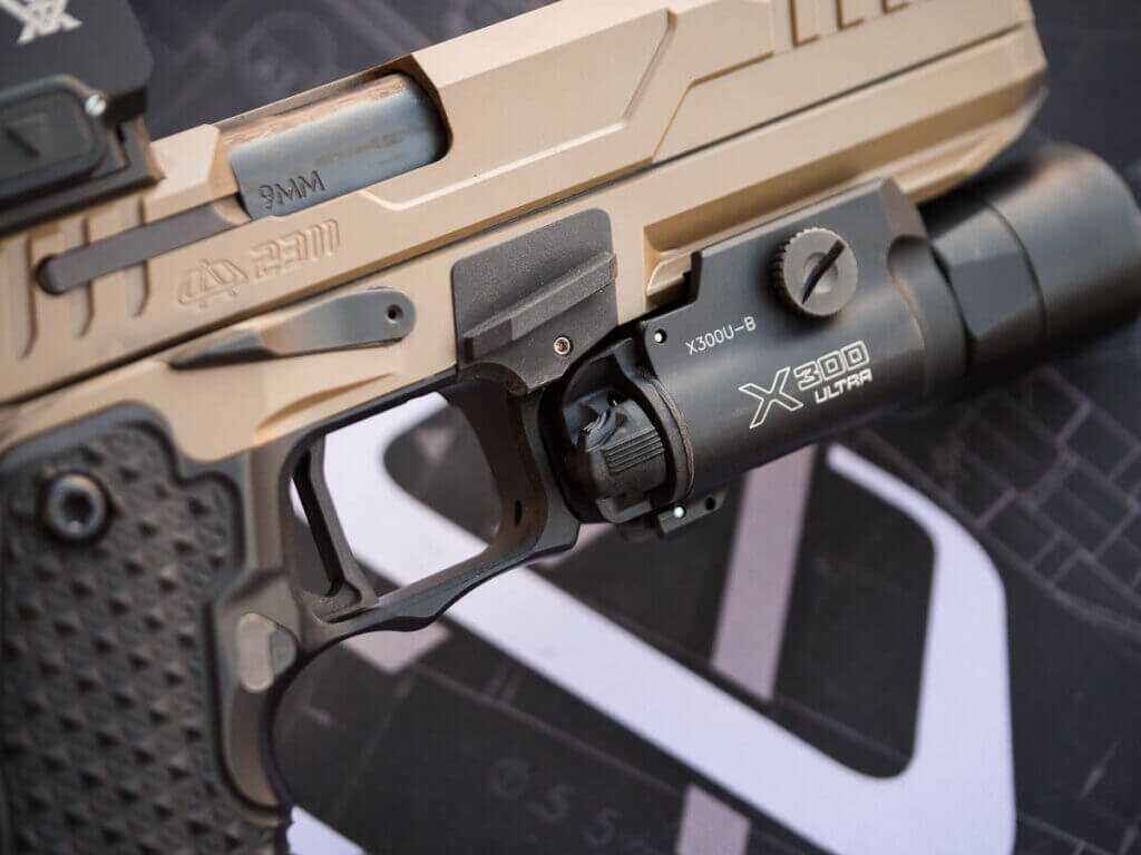 Close up of the mid gun right side.