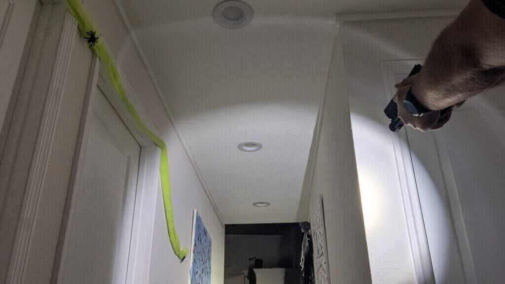 flash assess move weapon light momentary flash assessment then move