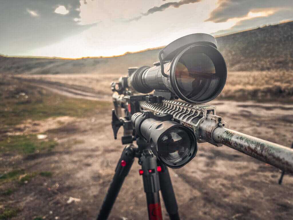 Armasight CO-LR full kit on table with accessories ready to mount