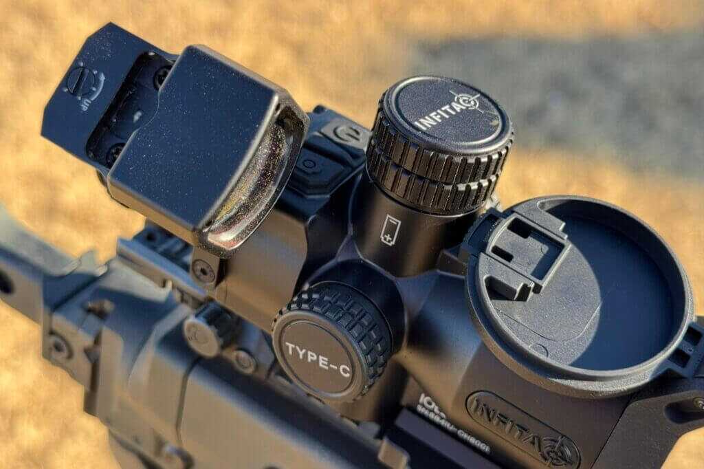 Top battery compartment on the IOL25 showing single 18650 and clear polarity indicator