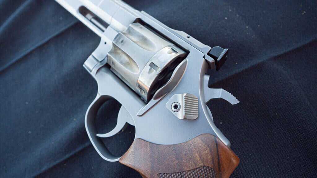 Close up view of the cylinder release button.