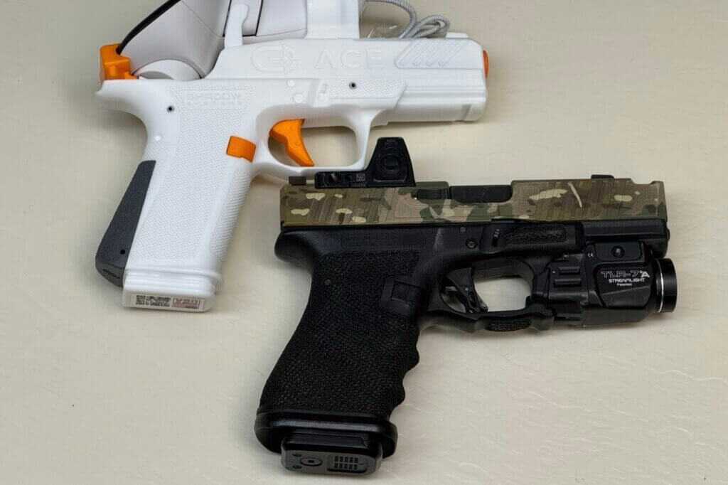 ACE Shadow Systems MR920 VR handset compared to real Gen 3 Glock 19 for EDC match in weight and angle