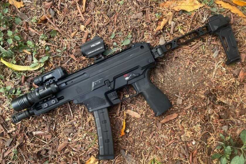 Holosun IRIS-3 mounted on a Springfield Kuna with low enough profile for cowitness sights