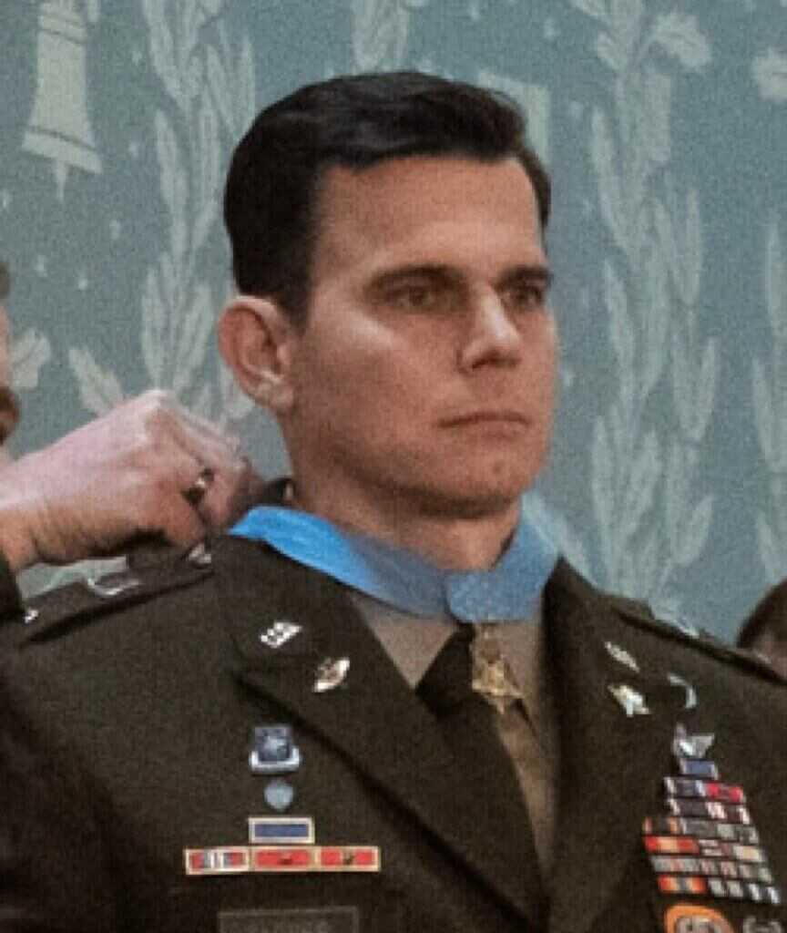 Eric Slover of TF 160 The Night Stalkers Medal of Honor recipient and fellow Chinook pilot in social media photo