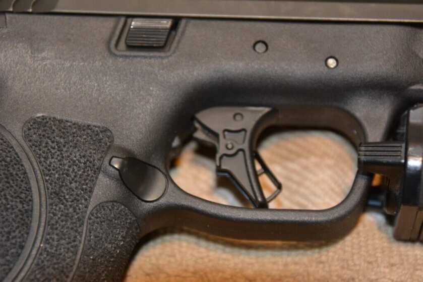 Flat-faced trigger on the Smith & Wesson M&P 2.0 showing improved trigger design and safety blade