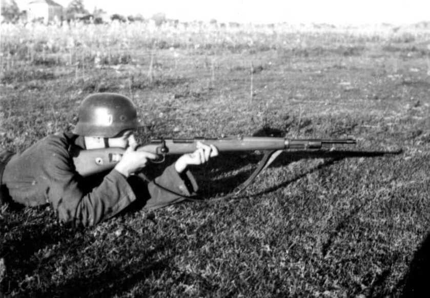 German troops during World War II armed with Mauser 98k rifles
