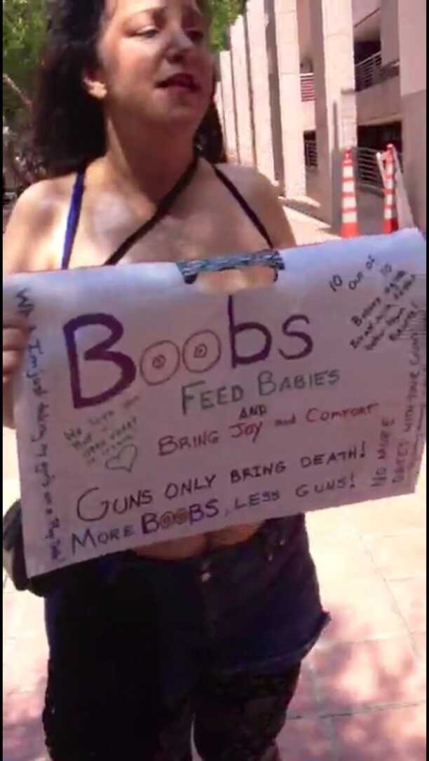 A better view of the sign. (Photo: Buzzpo)