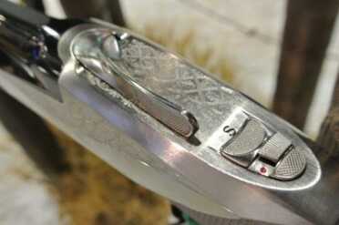 Opening lever, safety and barrel selector. 