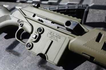 The controls on the SU16 will be familiar to those accustomed to the AR, though the charging handle is different.