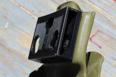 The width of this design pushes the grip away from your body at a slight angle, making the draw that much easier.