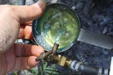 The fuel line comes with a tap to fill the fuel cup.